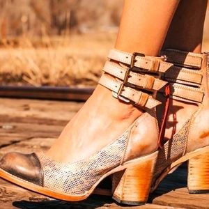 Freebird by steven bonnie sz 10